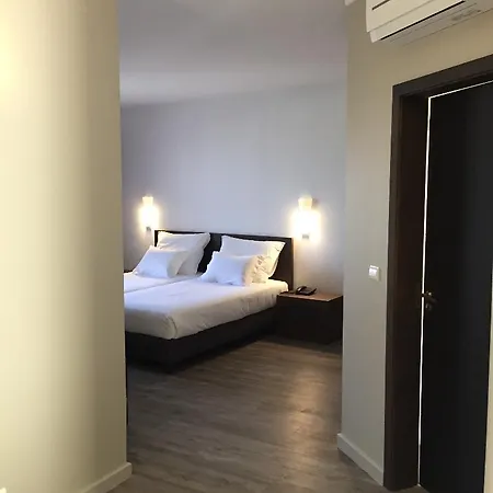 Euro Moniz Hotel 3*