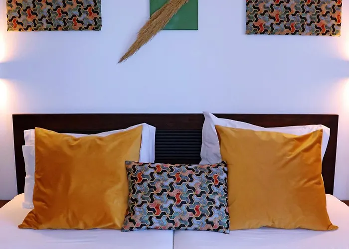 欧罗莫尼斯酒店