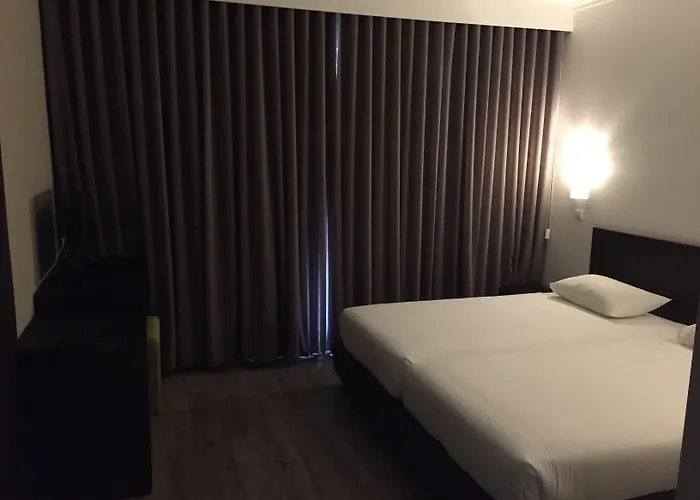 欧罗莫尼斯酒店 3*