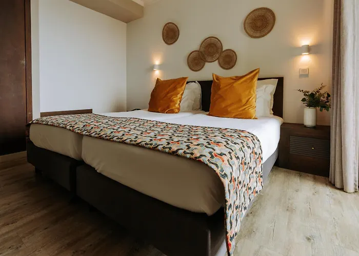 欧罗莫尼斯酒店 3*