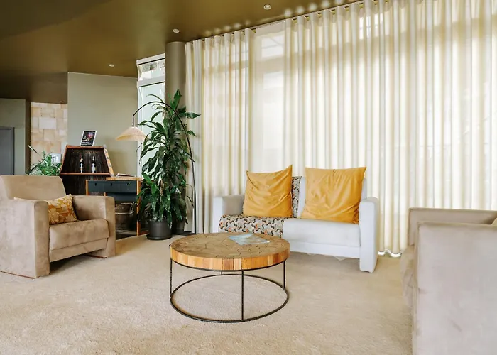 欧罗莫尼斯酒店