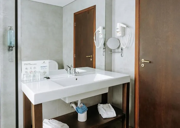 欧罗莫尼斯酒店 酒店 莫尼兹港